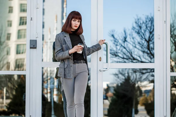 Mujer Negocios Con Café Calle — Foto de Stock