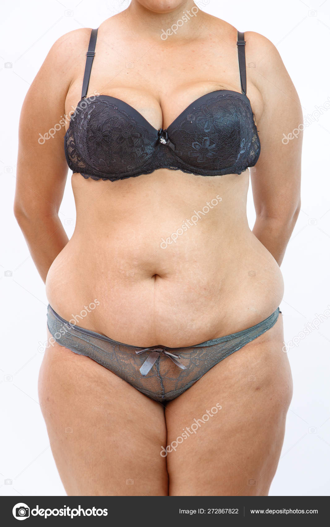 зрелая раком в трусиках