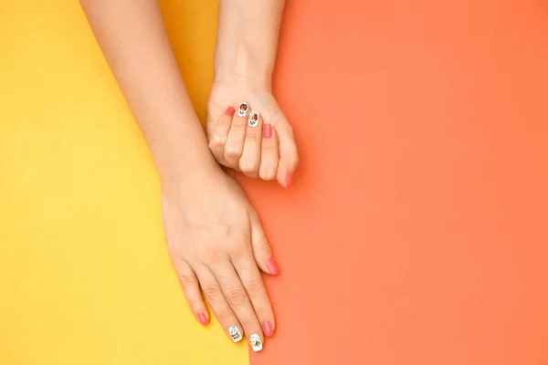 Perfecto gel de manicura arte pulido diseño de moda mano limpia mujer — Foto de Stock