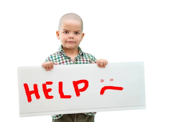 Niño sosteniendo un cartel "ayudar a los niños" en las manos. En la luz ba —  Fotos de Stock