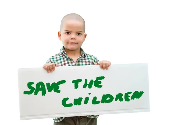 Garçon tenant un signe "sauver les enfants" dans les mains. Dans la lumière ba — Photo
