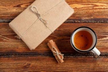 hediye çevre dostu biyobozunur karton ve bir cam paketlenmiş 