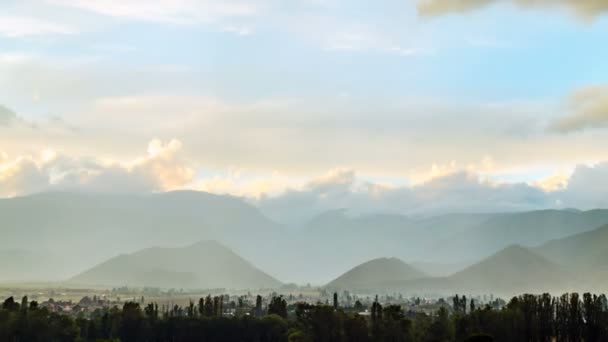 हिमालय में पर्वत श्रृंखला पर धुंध — स्टॉक वीडियो