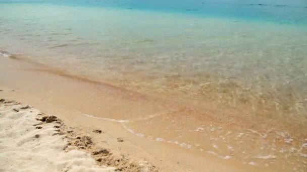 Strand Met Gele Zand Heldere Turquoise Water Thailand — Stockvideo