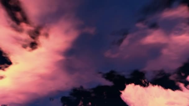 Le mouvement des nuages rouges dans le ciel sombre en cas d'incendie — Video