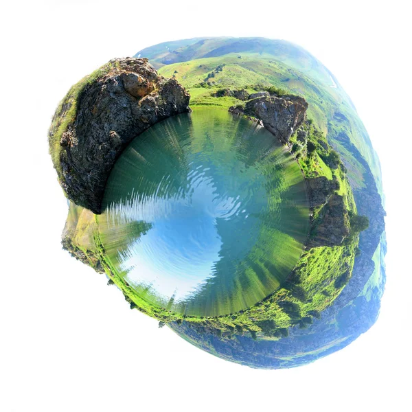 Dağ gölü bir gezegen şeklinde.