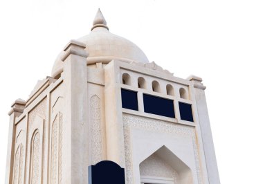 Beyaz taştan yapılmış antik bir Müslüman camiinin parçası.