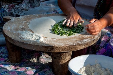 Geleneksel Türk börek, pide, pide veya yufka ekmek. Fırın börek, ekmek veya pasta hamur. Geleneksel Türk yemek kültürü veya mutfağı.