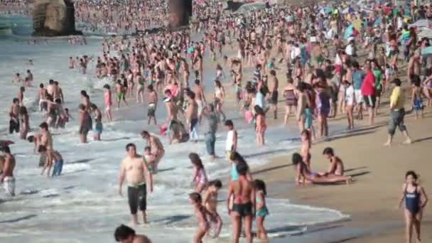 Vina Del Mar Cile Gennaio 2011 Bagnanti Sulla Spiaggia Vina — Video Stock