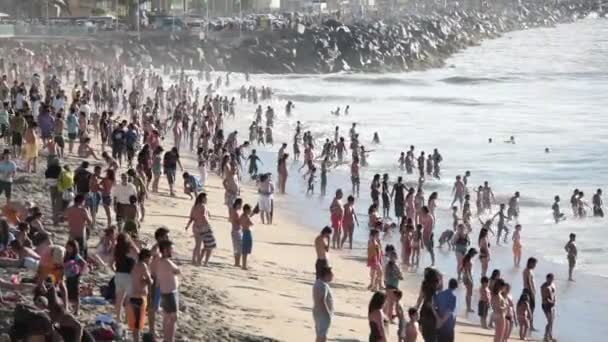 Vina Del Mar Cile Gennaio 2011 Bagnanti Sulla Spiaggia Vina — Video Stock