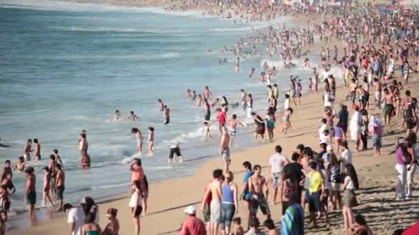 Vina 2011 시즌에 해변에서 해수욕 — 비디오
