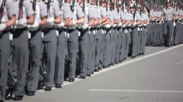 Santiago Chile Septiembre 2011 Cadetes Militares Marchan Ensayo Del Gran — Vídeo de stock