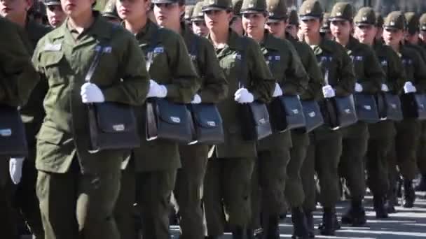 Santiago Chile September 2011 Kvinnor Polisen Kadetter Marscherar Repetition Stor — Stockvideo