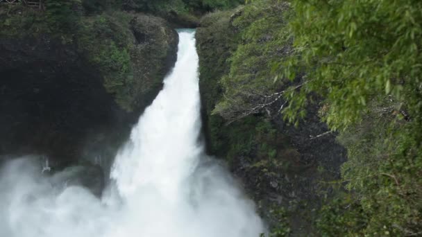 Cachoeira Huilo Huilo Localizada Reserva Biológica Huilo Huilo Sul Distrito — Vídeo de Stock