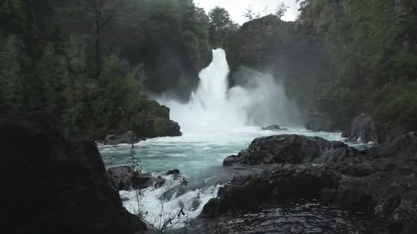 Huilo Huilo Wasserfall Gelegen Biologischen Reservat Huilo Huilo Süden Chilenischen — Stockvideo