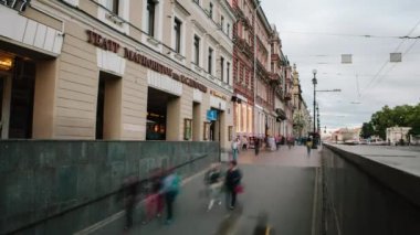 St Petersburg, Rusya - 25 Haziran 2019: Nevsky Prospekt Bulvarı'nın kaldırımında altgeçit saati