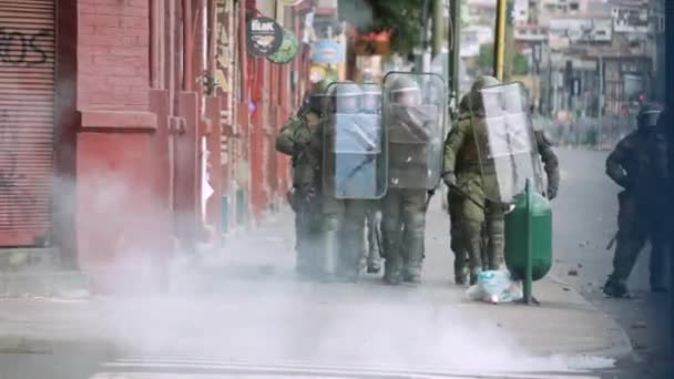 Valparaiso Chile Oktober 2019 Riot Police Drar Sig Tillbaka Från — Stockvideo