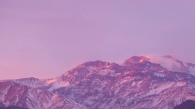 Andes dağları alacakaranlıkta Timelapse Panning. Şili