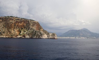 Türk Rivierası üzerinde Alanya liman