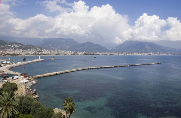 Türk Rivierası üzerinde Alanya liman