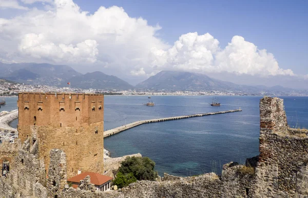 Türk Rivierası üzerinde Alanya liman
