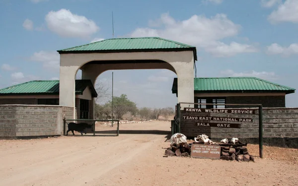 Kenia Tsavo East 2018 Puerta Del Parque Nacional —  Fotos de Stock