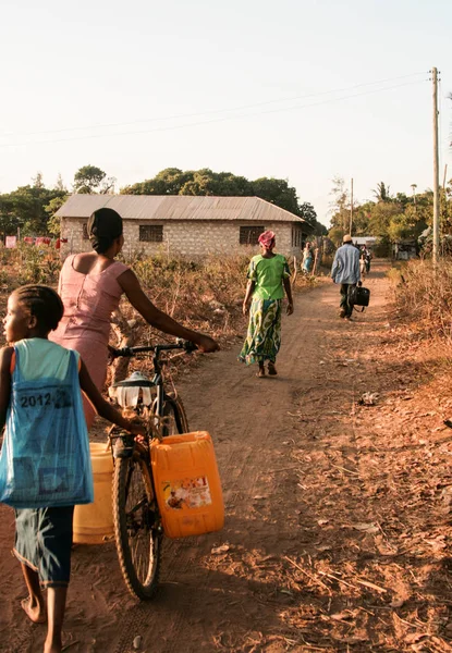 Kenia Mombasa 2018 Życie Afrykańskiej Wiosce — Zdjęcie stockowe