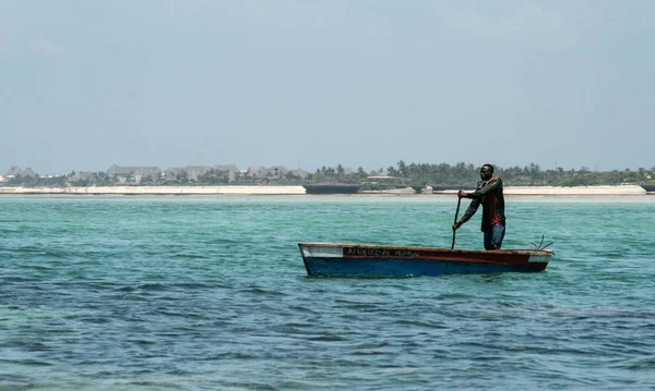 Kenya, Mombasa, 2018/03/25 - Afrika balıkçıların zor hayat