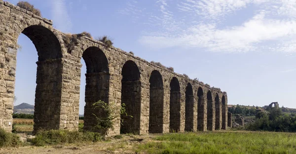 Oude Aquaduct Side Turkije — Stockfoto