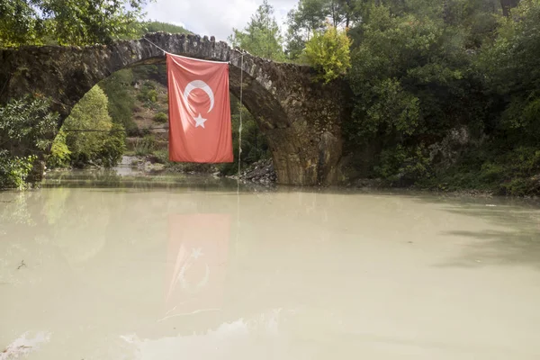 Den Turkiska Flaggan Gammal Stenbro White River Turkiet — Stockfoto