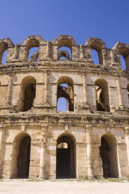 Amfitiyatro Ej-Djem, Tunus, güneşte