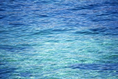 Açık deniz dalgaları ile