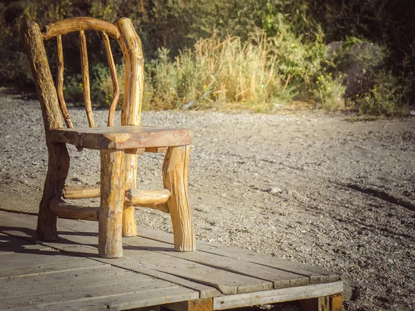 海滩上的大木椅 — 图库照片