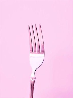 pembe bir gümüş çatal 