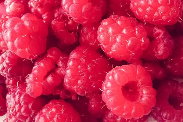 Ripe pink raspberry berries background. Flat lay, top view. — Stock Photo, Image