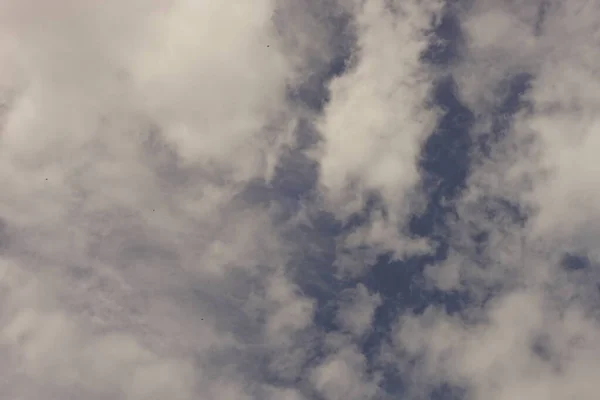 Természetes háttér kék ég fehér felhők. — Stock Fotó