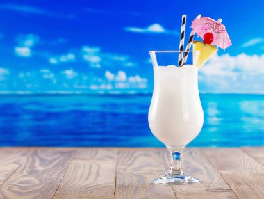 Tatlı tropikal kokteyl pina colada