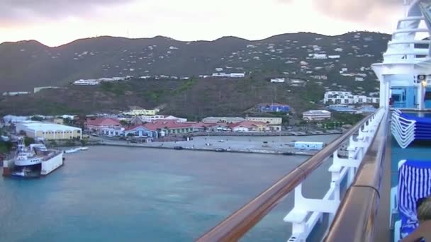 Θέα Των Βουνών Της Tortola Από Μπαλκόνι Ένα Κρουαζιερόπλοιο — Αρχείο Βίντεο