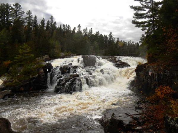 Monte Peine Waterval Het Midden Van Het Bos — Stockfoto