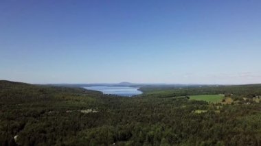 Quebec 'teki St-Francois Gölü' nün havadan görünüşü