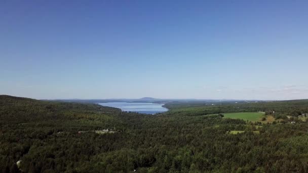 Letecký pohled na jezero St-Francois v Quebecu — Stock video