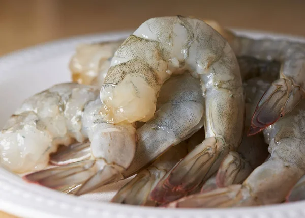 stock image Close-up view of fresh prawns in a white bowl preparing to cook in the kitchen