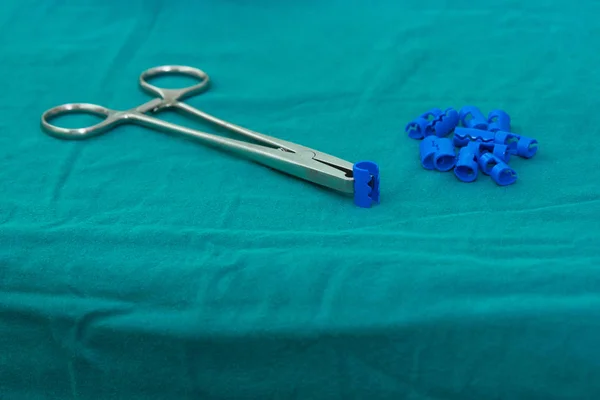 Applicateur Inoxydable Des Clips Chirurgie Plastique Bleu Pour Hémostase Cuir — Photo