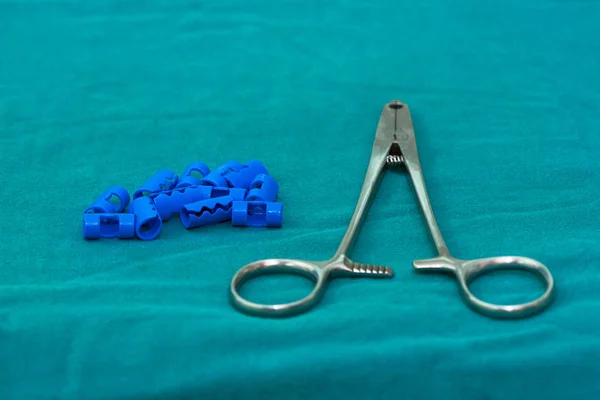 Clips Chirurgicaux Plastique Bleu Applicateur Inoxydable Pour Hémostase Cuir Chevelu — Photo