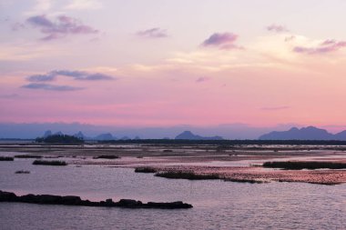 Alacakaranlık gökyüzü Talae Noi, Phatthalung, sahne
