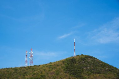 Dağda telefon attennas