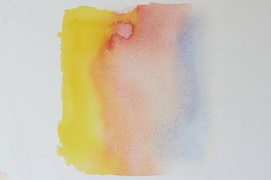 Beyaz kağıt üzerinde arka plan su rengi boyama.