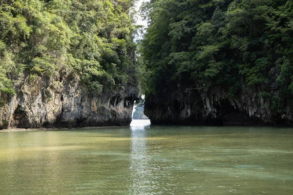 Widok Drzwi Przestrzeni Wewnątrz Hong Island Krabi Tajlandii — Zdjęcie stockowe