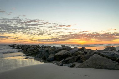 Florida 'da New Smyrna Sahili' nde kışın Ponce körfezi