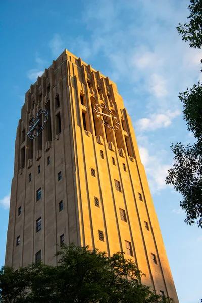 Klokkentoren Aan Universiteit Van Michigan Zomer Rechtenvrije Stockfoto's